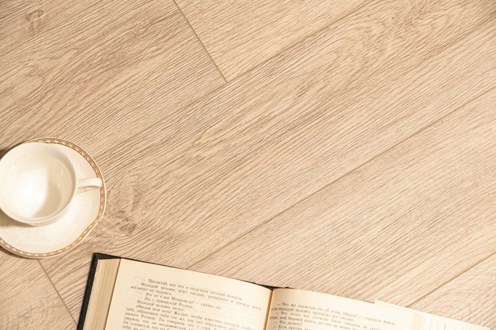 Виниловый ламинат "Bonkeel" Style Дуб Гарднер (1200*125*4 мм) — купить в Орске