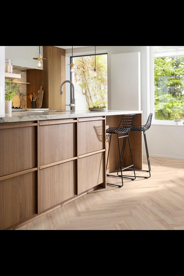 Замковая ПВХ плитка Blackjack Oak 22210 (630*126*6 мм) — купить в Орске