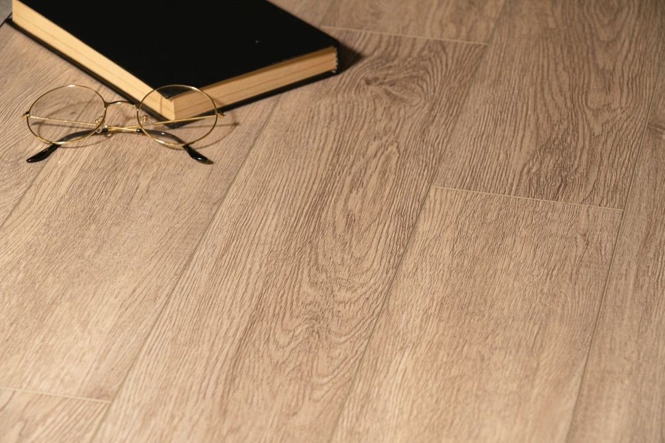 Виниловый ламинат "Bonkeel" Style Дуб Гарднер (1200*125*4 мм) — купить в Орске